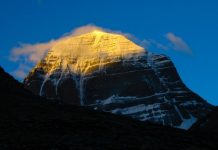 Chiêm bái núi Kailash linh thiêng nổi tiếng trong tour du lịch Tây Tạng Chiêm bái núi Kailash linh thiêng nổi tiếng trong tour du lịch Tây Tạng